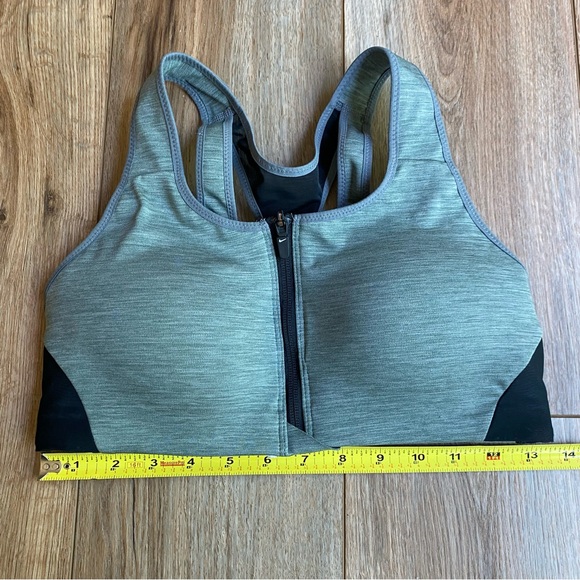 Nike Shape Women's High-Support Padded Zip-Front Sports Bra - Medium - Picture 6 of 6